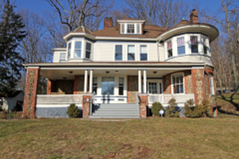 Top_story_58ae3c5cf45cdb44aaf2_house