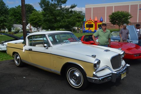 Car Nutz Show Raises $5K for Veteran, Students and Pets - North 
