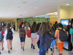 Top_story_243b2995f216960bc914_moveupday_006