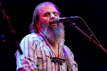 Top_story_3c8ecdc0cdffe6dd9850_steveearle_bymichahamilton_2_sm