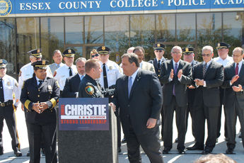 Top_story_29e386e36bfed4d74751_micheal_with_christie_2