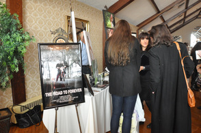 Ann Marie Sciascia of Ann Marie Sciascia Photography speaking with attendees.
