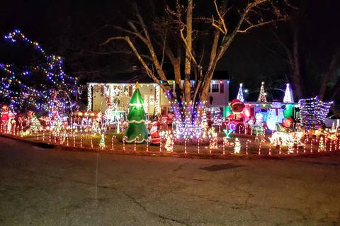 Barrington Oaks Christmas Lights 2022 A Festive Front Yard Aims To Help Roxbury Social Services | Roxbury, Nj  News Tapinto