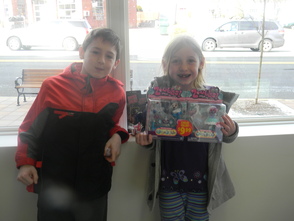 George and Emily Scatlos shopping with their mom Jennifer