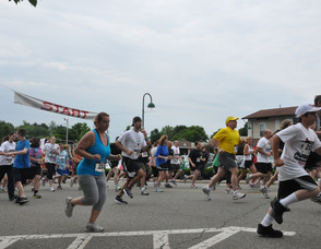 More runners get their start on lower Spring Street.