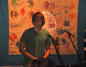 A student from Birykov Academy announces one of the numbers.