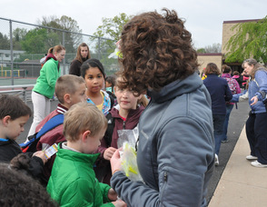 Teachers distribute prizes to the students.