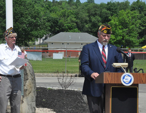 Franklin Smith of VFW Post 5360 with Harry Kaplan of the American Legion Post 86.