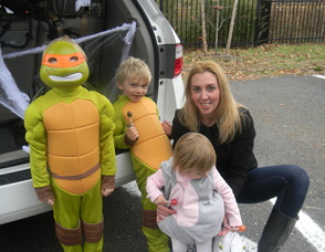 kids dressed as ninja turtles