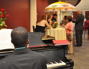 At the evening's conclusion, guests could sit and listen to the piano, drink martinis, and eat gelato.