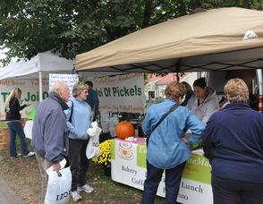 Visitors check out the many vendors with Garlic offerings, including Everything Homemade.