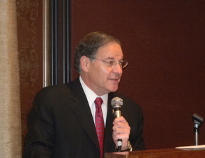Assemblyman Jon Bramnick speaking at the breakfast