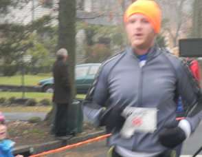 people finishing the race