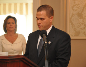 Thomas S. Russo, Jr., Town Manager, Town of Newton, presents the Municipal Award.