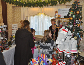 Dawn Gomez, right, of Garden of Life Massage & Yoga Center, has customers pack her booth.