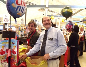 Mayor Parisi and Vito Alfieri, Manager of the West Orange Shoprite