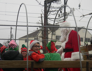 Santa arriving in Berkeley Heights