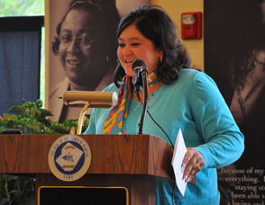 Mayor Helen Le Frois addresses the crowd.