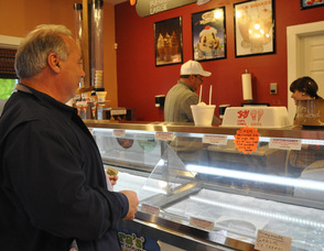 Jeff Williams serves up Garlic Ice Cream to Ken O'Neill of Hoboken, N.J.