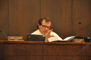 Councilman Kevin Elvidge speaks about the ordinance.