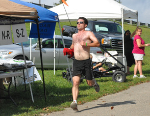 Brian Thomas passes by some spectators, close to the finish.