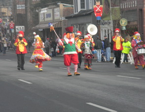 clowns in the parade