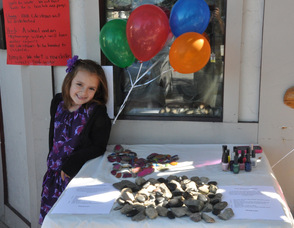 Izabella Arvary and her "Love Rocks".