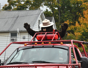 Smokey the Bear waves to the crowd.