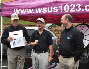 Ray Cordts, Vice President, Business Development of Lakeland Bank, helps WSUS 102.3 on-air personality Steve Andrews, and Patrick Lasslett, Vice President and Branch Manager, with prize drawings.