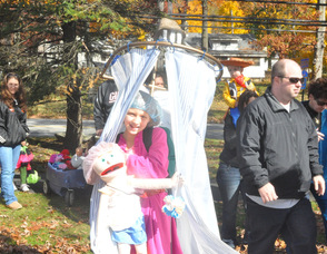 Deja Blunt, age 10, dressed as a shower.