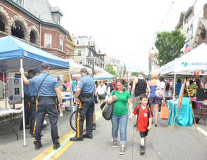 The crowd quickly gathers on Spring Street.