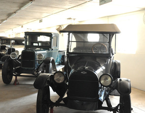 Antique autos lined up within the museum.