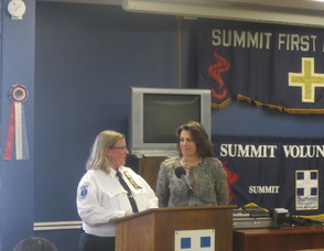 Summit Mayor Ellen Dickson with an ems volunteer