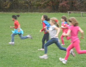 girls running to set the record