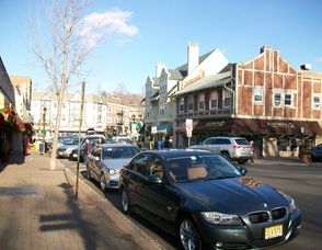 Maplewood Holly Walk