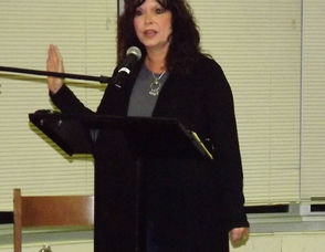 Lisa Scalora of the WOCPTA welcomes everyone to the debate.