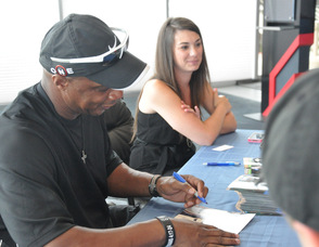 Strawberry signs a photo for a fan.