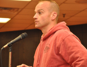 Resident Michael Tumminelli discusses the issues on Diller Avenue.