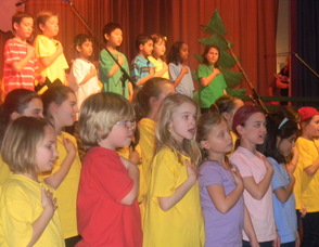 Kids singing in the show
