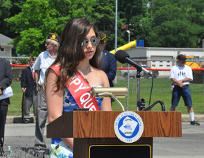 Kathryn Le Frois reads, "In Flanders Field".