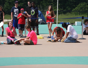 "Pink Ladies Bug" team on the track.