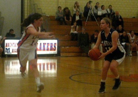 Top_story_bc55dc5c65543b1ac5bf_chatham_basketball_games_014