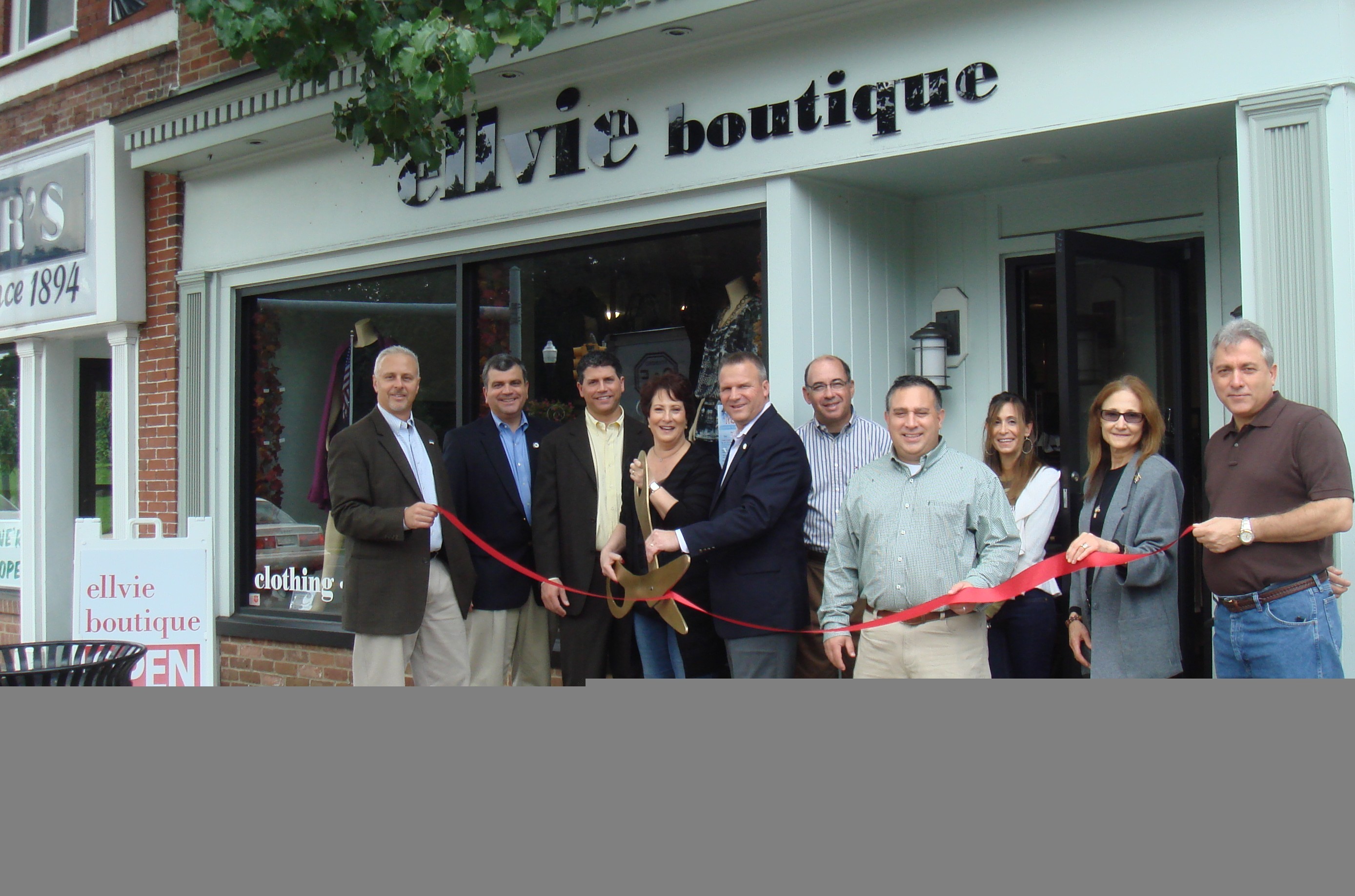 b5d056d89ebd9287bbbf_ellvie_boutique_grand_opening.jpg