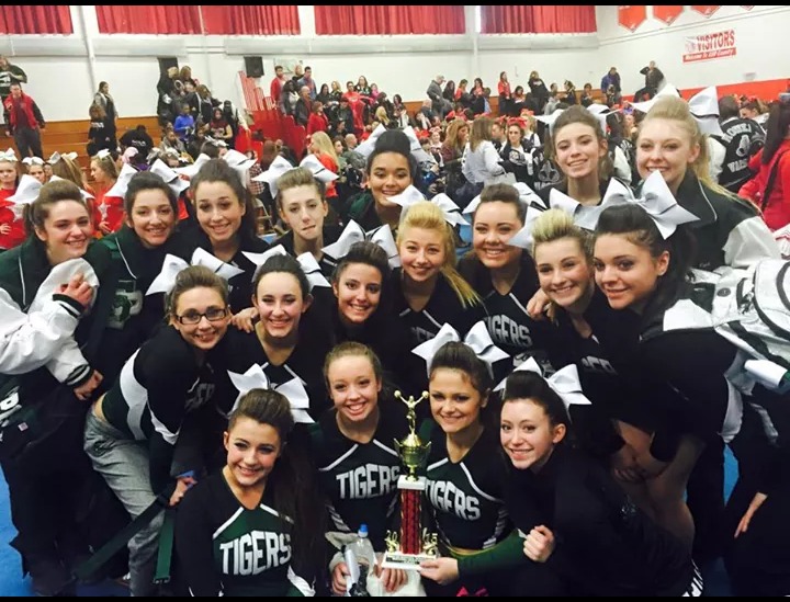89df8116d459fa7a633b_SPHS_Cheering_Win.png