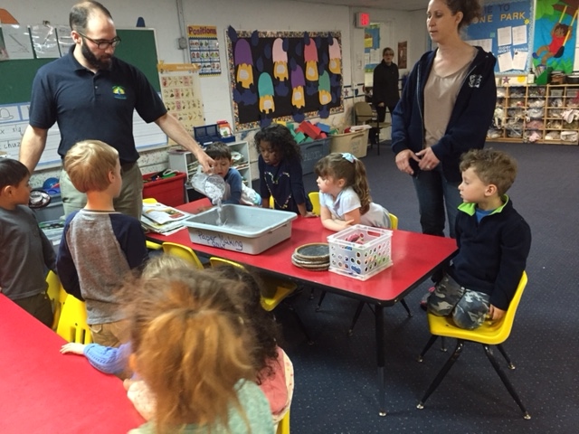 e9d30fbbb96b21a83a87_Essex_County_Environmental_Center_teaches_Park_Street_students_about_the_environment.jpg