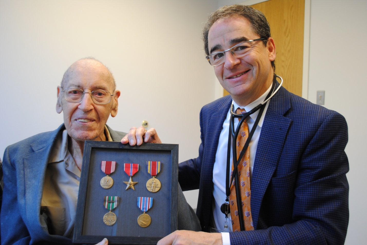 9298446f98a7d638b536_memorial_vet.jpg