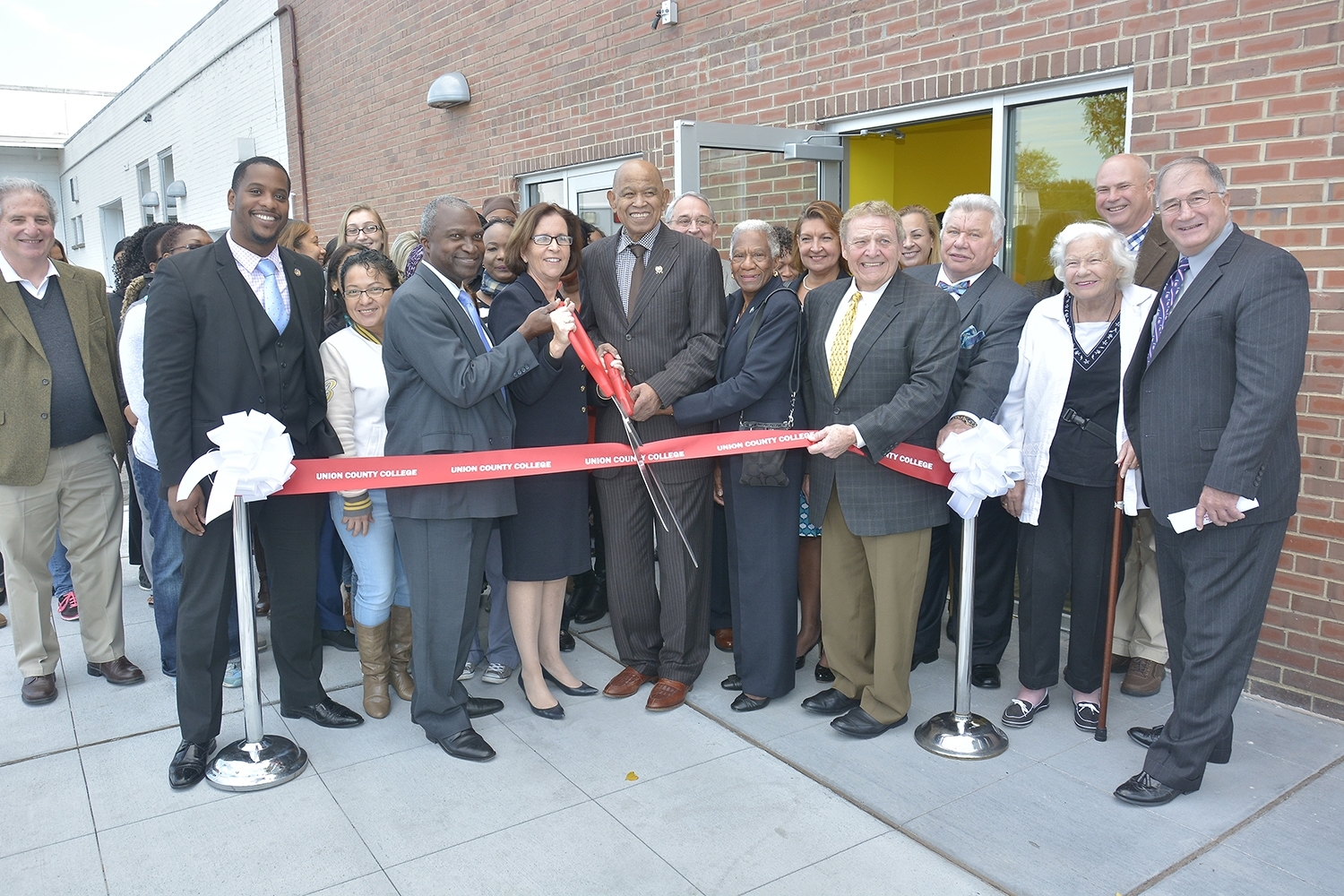 e60704edbcb4f963e0f4_ribbon_cutting.jpg