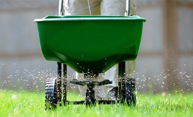 df6dd394d75738918d2c_spreading-fertilizer.jpg