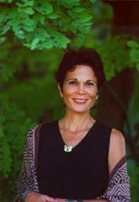 b6538e2f4760522af1a6_Julia_Alvarez_Bill_Eichner_photo_credit.jpg