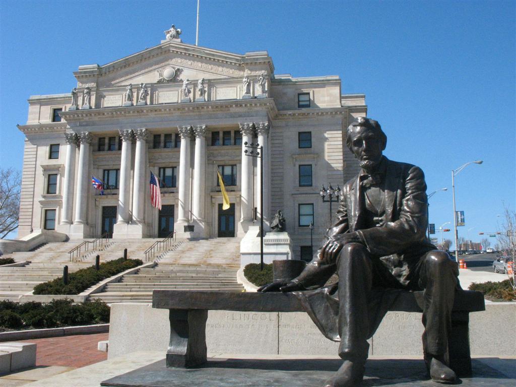 729fc66337a87a405330_lincoln.jpg